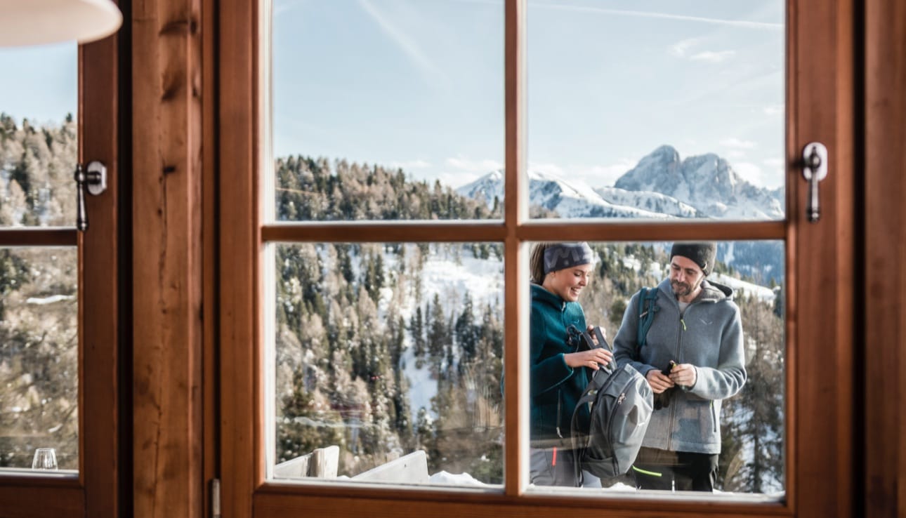 Escursionisti visti dalla finestra